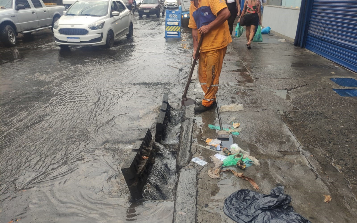 Águas do Rio identificou um vazamento em uma tubulação de grande porte