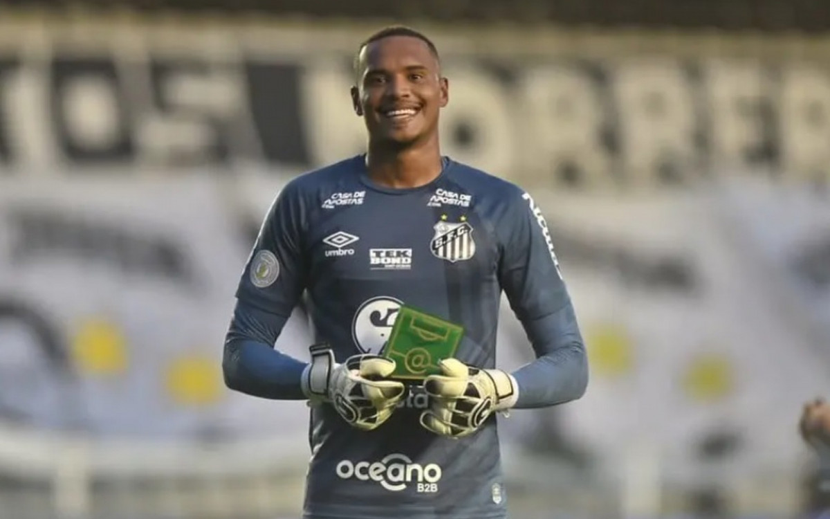 Botafogo faz consulta por John Victor, sem espaço no Santos
