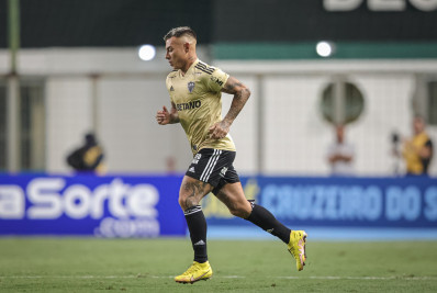 Vasco avalia contratação de atacante do Atlético-MG