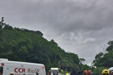 Acidente na Rodovia Rio-Santos deixa uma pessoa morta e sete feridas