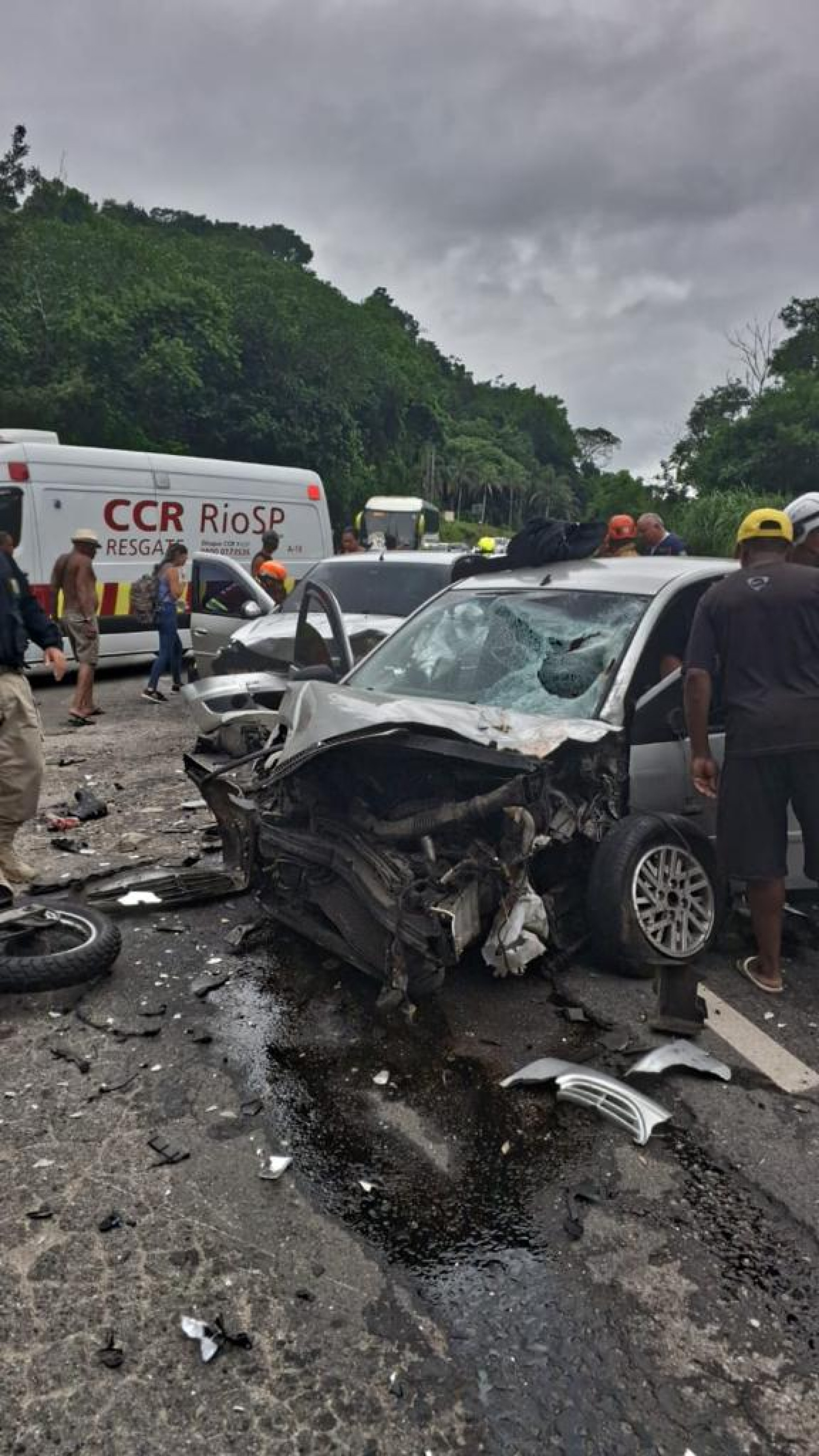 Acidente na Rodovia Rio-Santos deixou v&iacute;timas fatais - Divulga&ccedil;&atilde;o / PRF