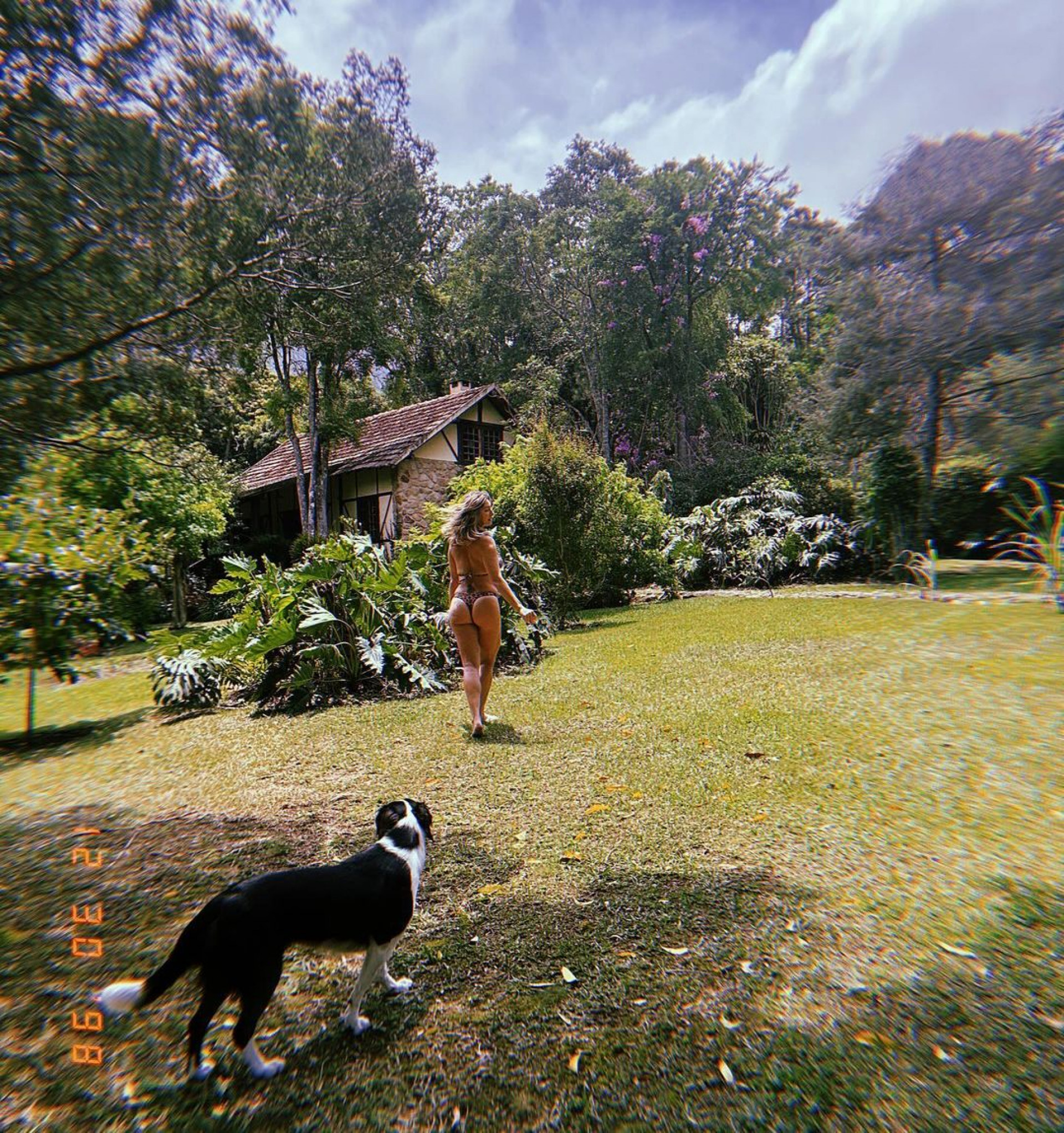 Letícia Spiller encantou os seguidores com cliques no meio da natureza - Reprodução / Instagram