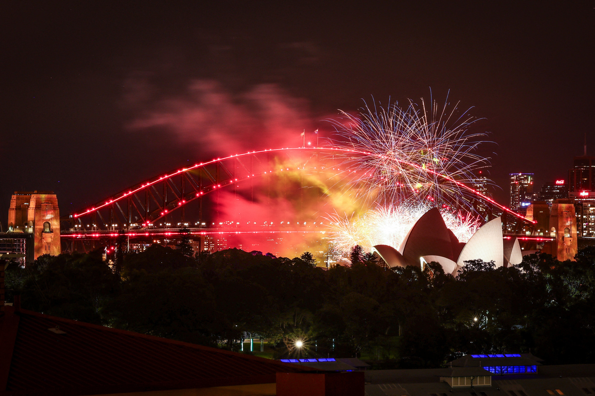 Queima de fogos em Sidney, na Austrália, para celebrar a chegada de 2024 - David Gray/AFP