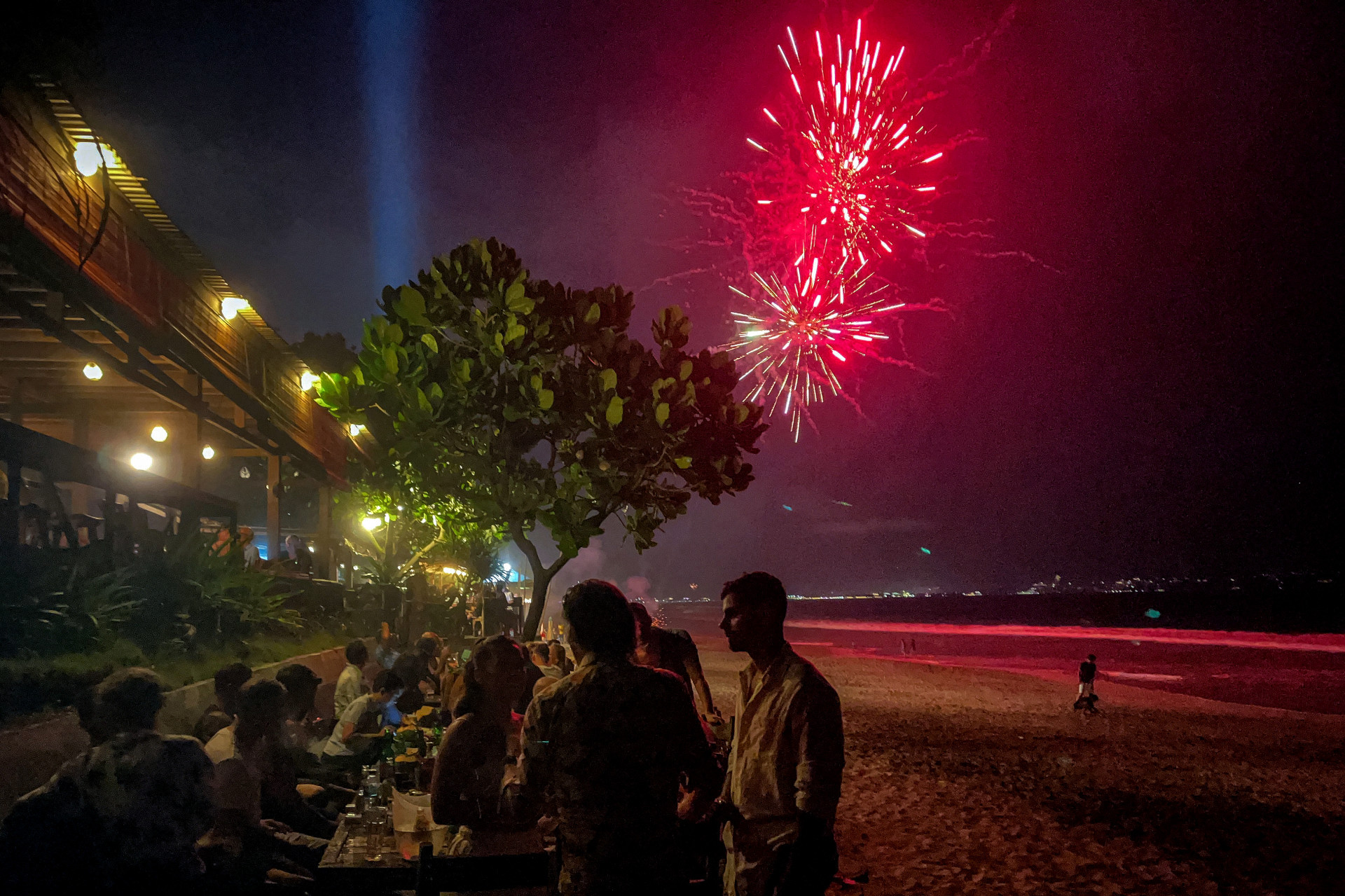 Show de fogos de artifício de Bali, na Indonésia, para comemorar o ano novo - David Gannon/ AFP