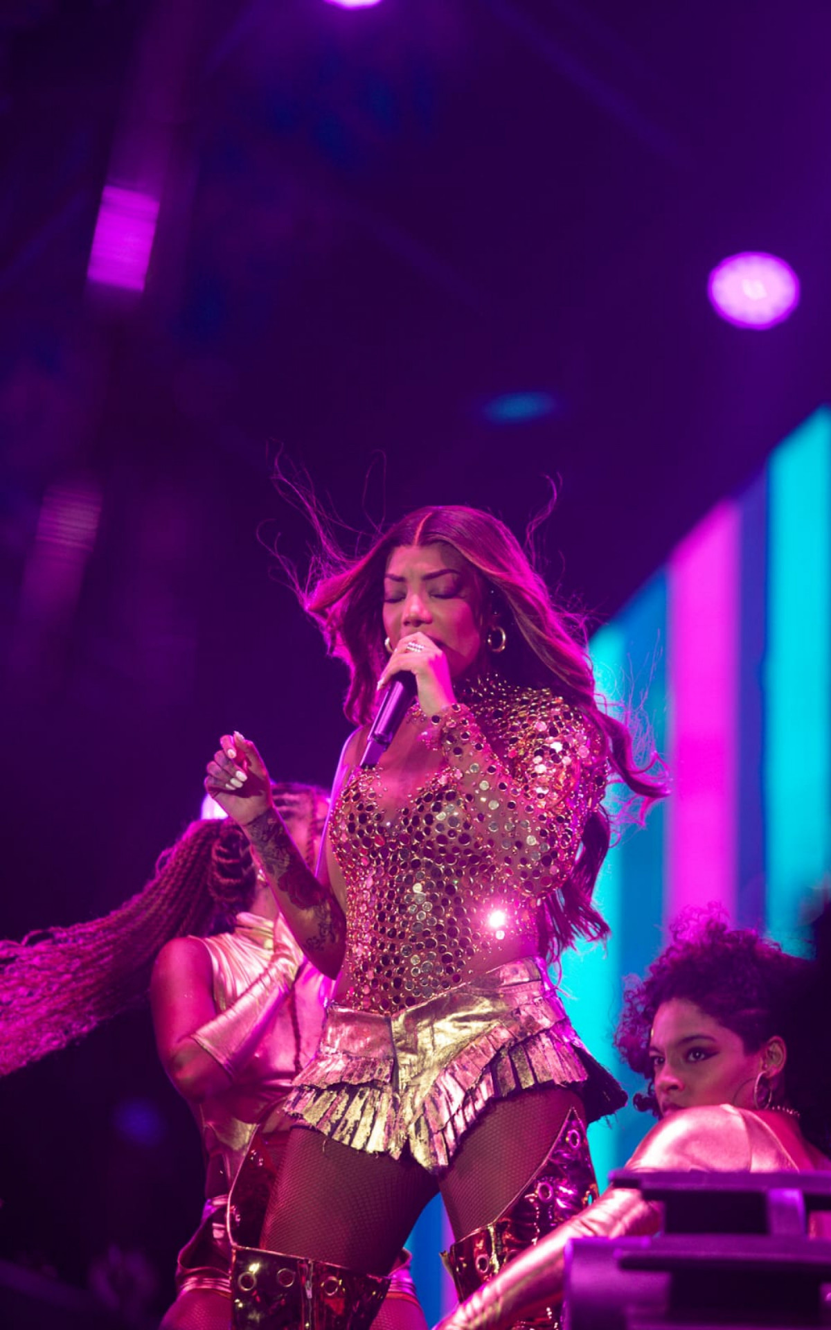 Cantora botou o público para sambar