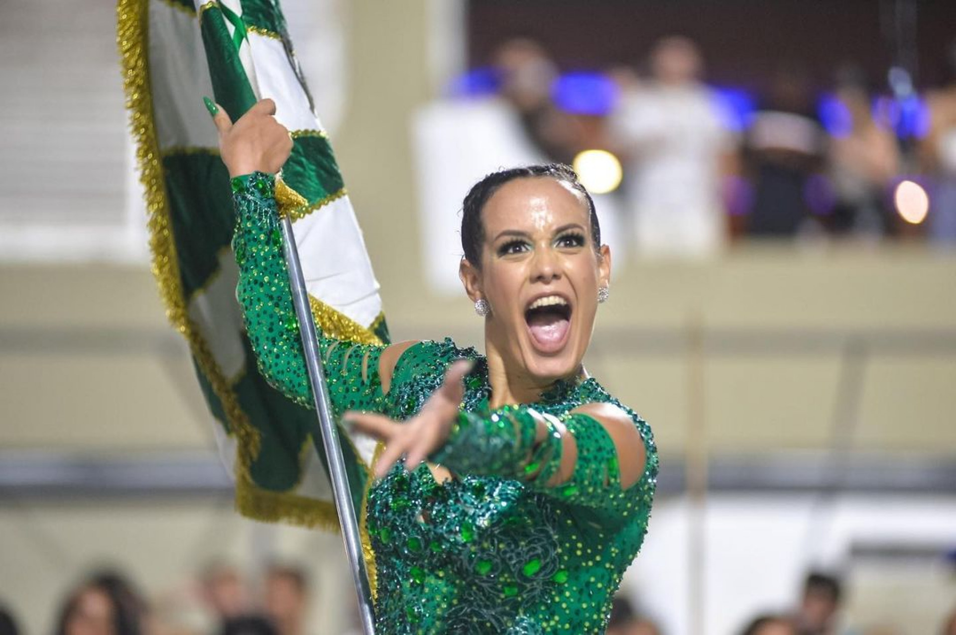 Bruna Santos, porta-bandeira da Mocidade   - RioCarnaval