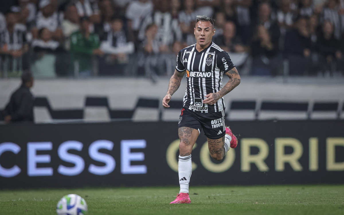 Eduardo Vargas em ação durante jogo do Atlético-MG