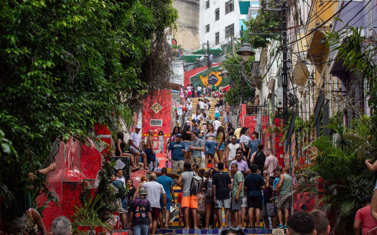Movimentação na Escadaria de Selarón nesta segunda-feira (1º) - Renan Areias/Agência O DIA