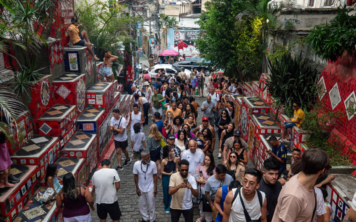 Movimentação na Escadaria de Selarón nesta segunda-feira (1º) - Renan Areias/Agência O DIA