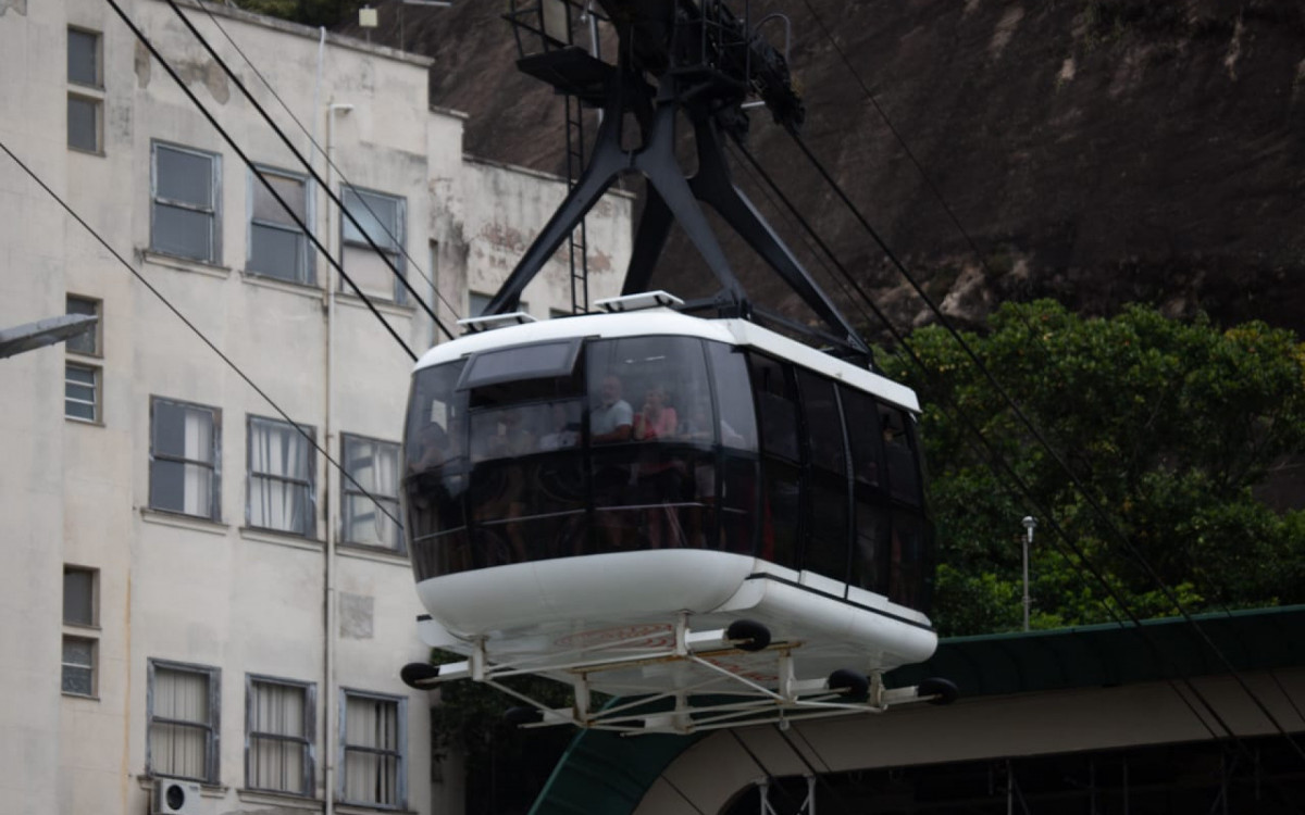 O P&atilde;o de A&ccedil;&uacute;car e a Praia da Vermelha reuniram turistas neste primeiro dia do ano - Renan Areias/Ag&ecirc;ncia O DIA