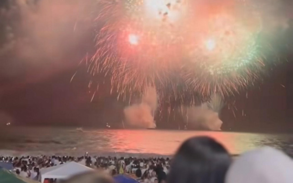 O tradicional show pirotécnico e a performance musical de Elba Ramalho encantaram turistas, moradores e visitantes