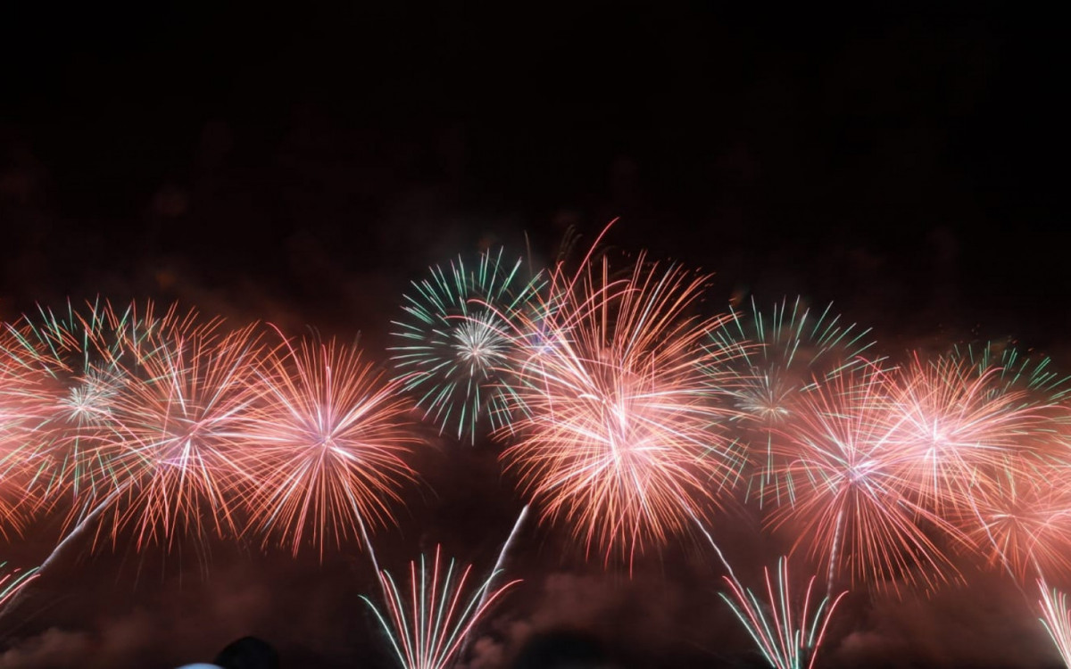 Queima de fogos em Copacabana, na Zona Sul do Rio