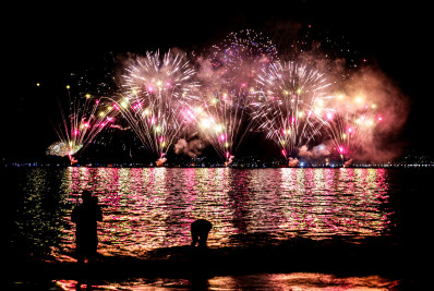 Mais de 250 mil pessoas participam do Réveillon em Niterói 