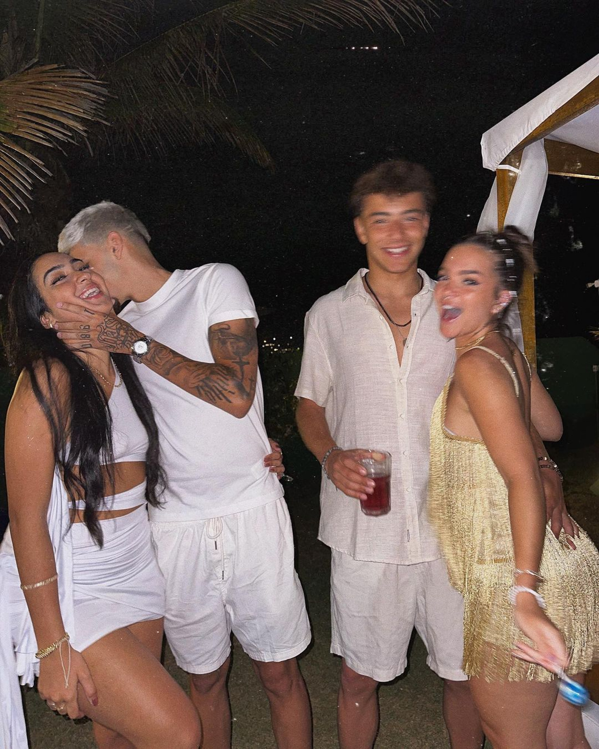 Mel Maia curte o Réveillon em clima de romance com o surfista João Maria Pereira - Reprodução Internet