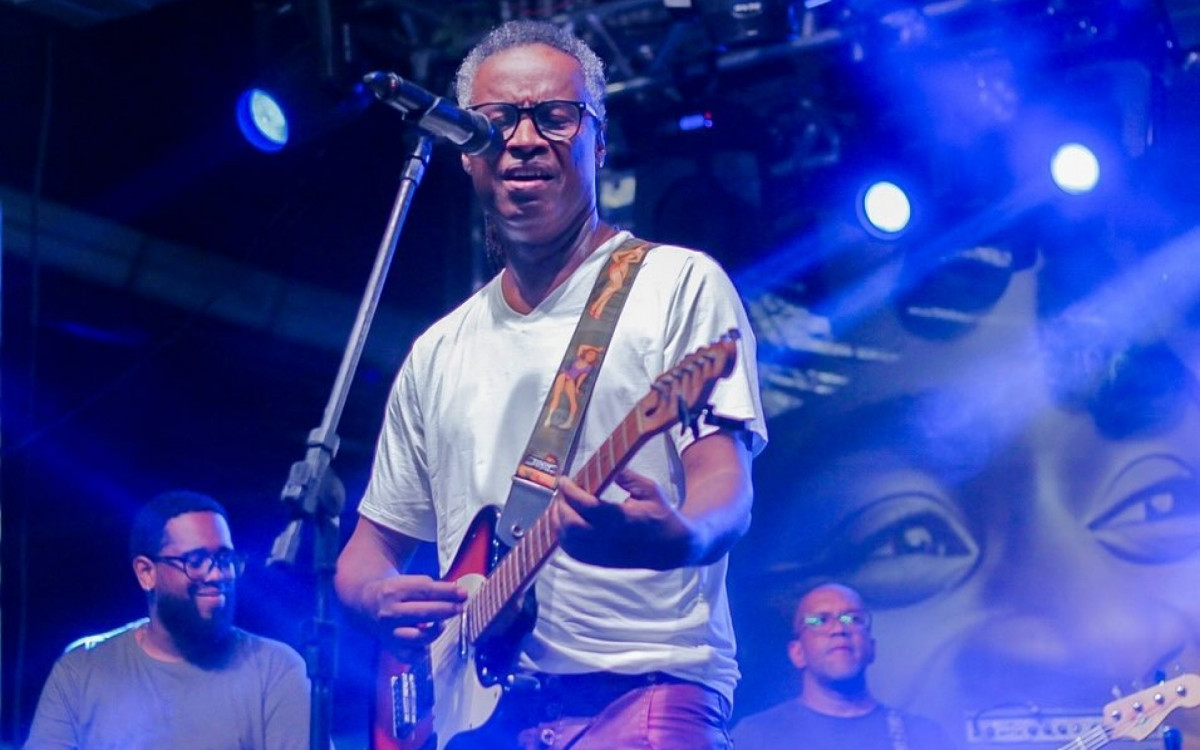 Valnei Ainê apresentou músicas autorais e sucessos nacionais para a plateia