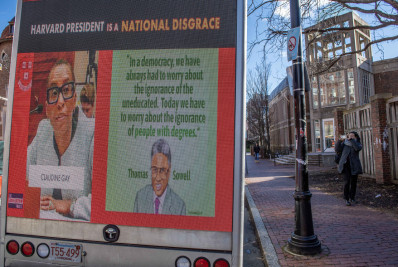 Reitora de Harvard denuncia em carta de renúncia ter sofrido ameaças e racismo