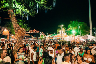 Moradores e turistas celebram a chegada de 2024 em Maricá