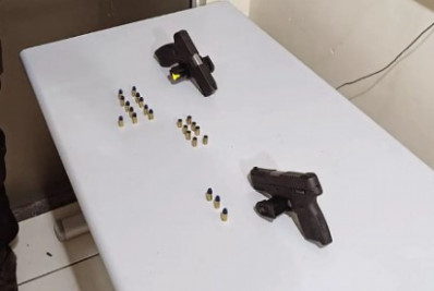 PMs prendem dois homens com pistolas no bairro Vila Americana