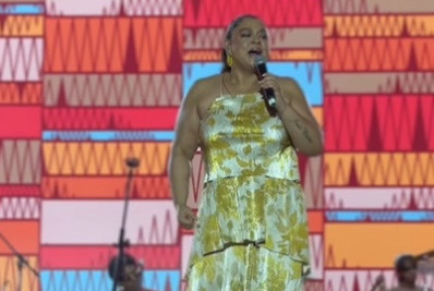 'Estou solteira, querendo beijar na boca', diz Preta Gil em show em Salvador