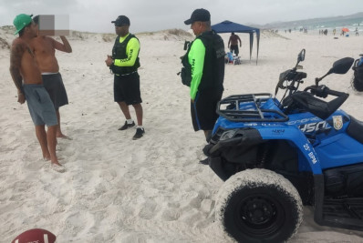 Foragido é preso enquanto curtia praia em Cabo Frio