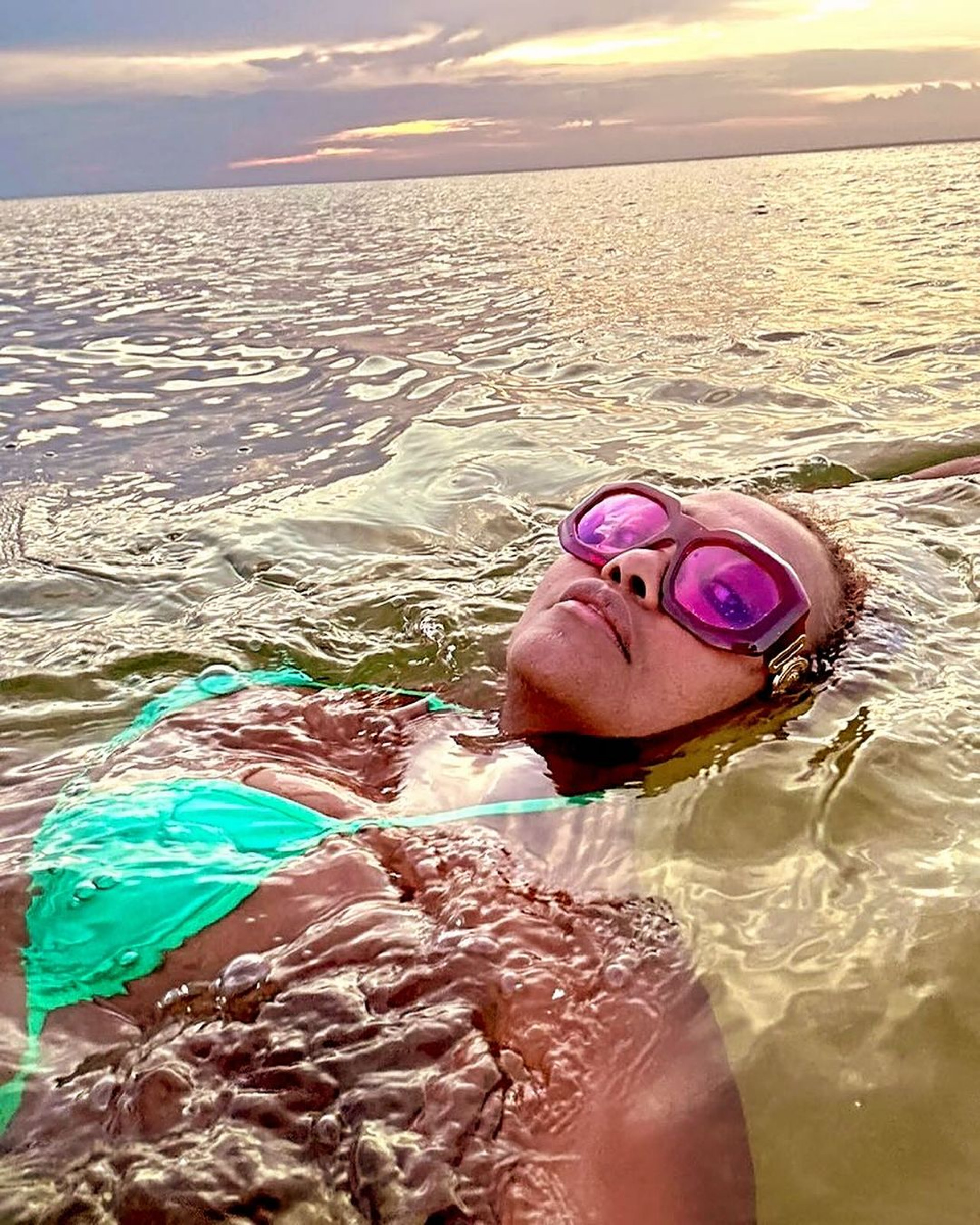 Gaby Amarantos sensualiza na Amazônia: 'Verão' - Reprodução Internet