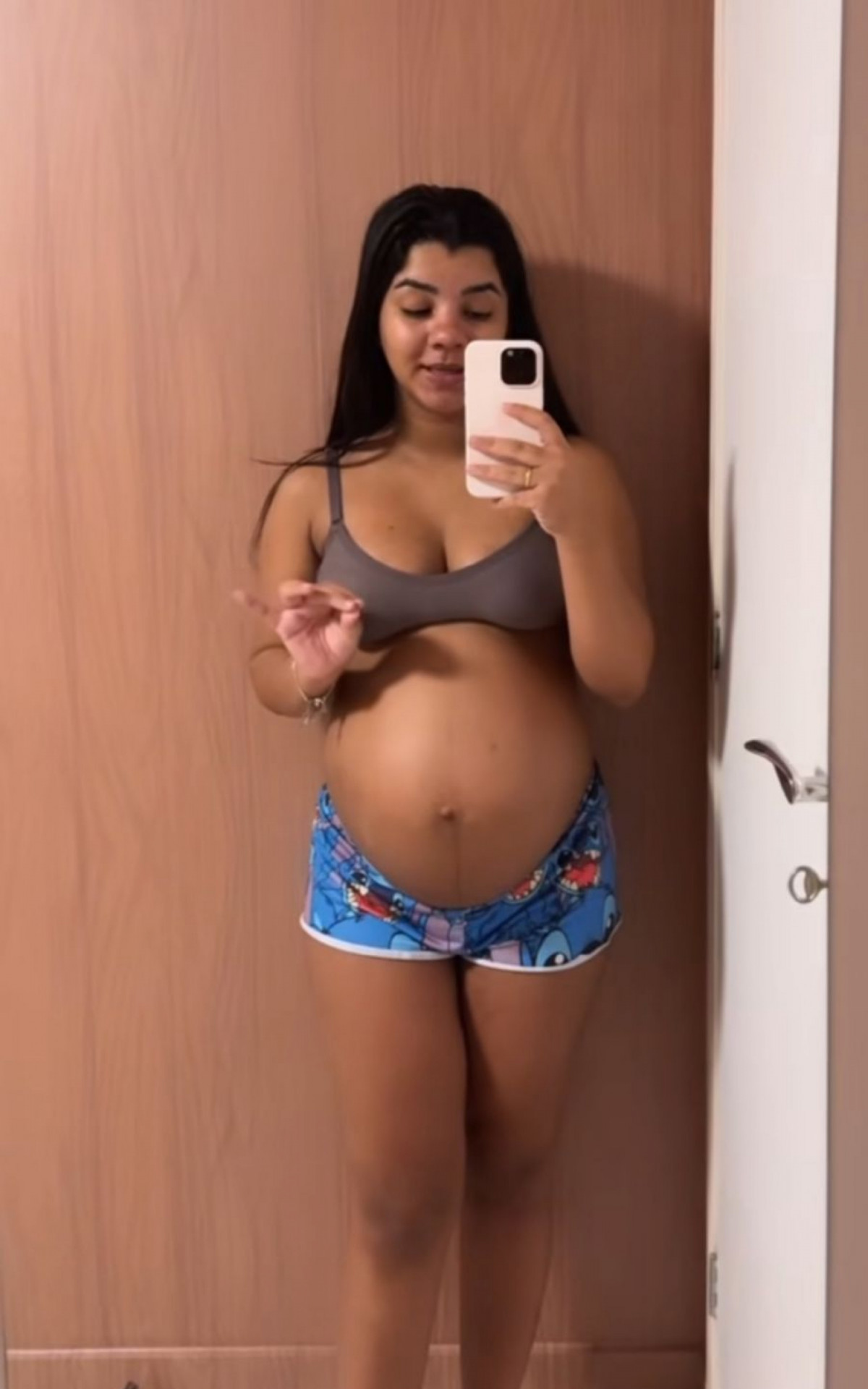 "Voc&ecirc;s est&atilde;o perguntando se eu sumi porque Jorge ia nascer, n&atilde;o nasceu. Jorge ainda est&aacute; aqui no forninho", mostrou Ary  - Reprodu&ccedil;&atilde;o / Instagram