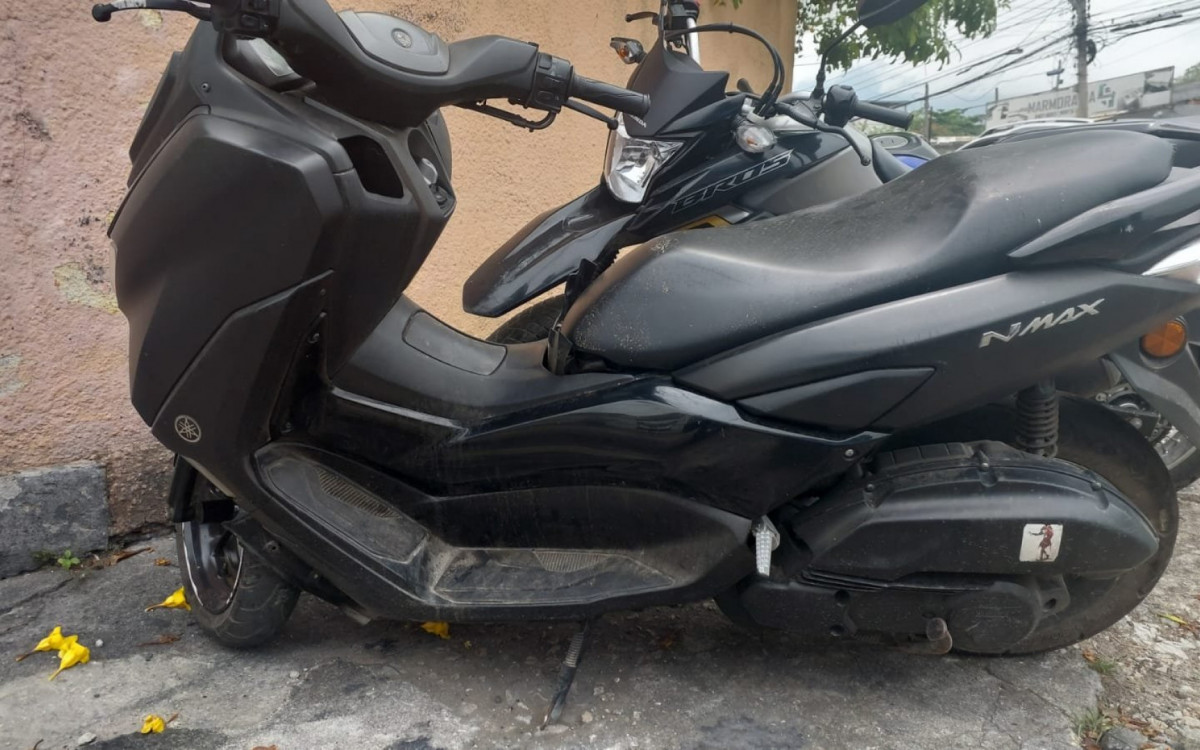 Quatro veículos roubados foram recuperados durante operação na Cidade de Deus - Divulgação