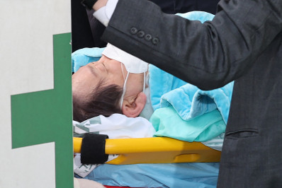 Partido sul-coreano afirma que líder opositor escapou por pouco da morte após ataque com faca