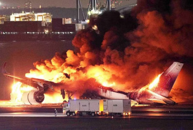 Acidente no Japão: avião de passageiros estava liberado para pousar, diz empresa aérea