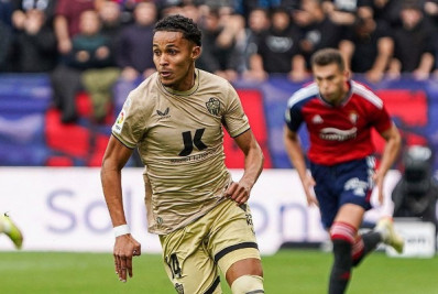 Ex-atacante do Flamengo negocia retorno ao futebol brasileiro para defender o Palmeiras