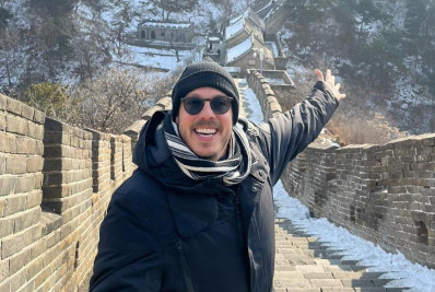Fábio Porchat posa na Muralha da China e completa visita às Sete Maravilhas do Mundo Moderno