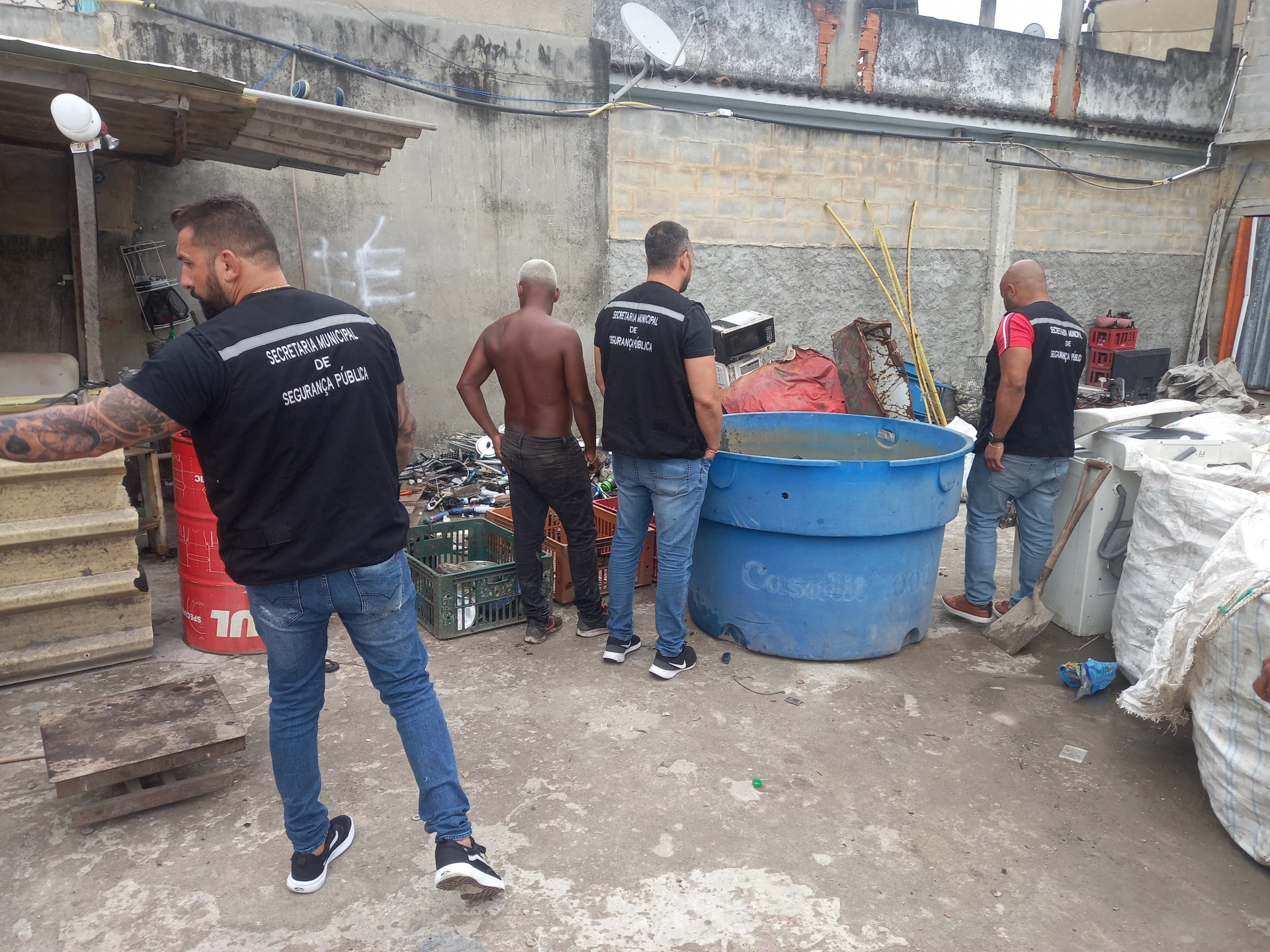 Secretaria de Seguran&ccedil;a P&uacute;blica de Belford Roxo est&aacute; intensificando a fiscaliza&ccedil;&atilde;o nos estabelecimentos para coibir a comercializa&ccedil;&atilde;o de produtos furtados - Divulga&ccedil;&atilde;o / PMBR