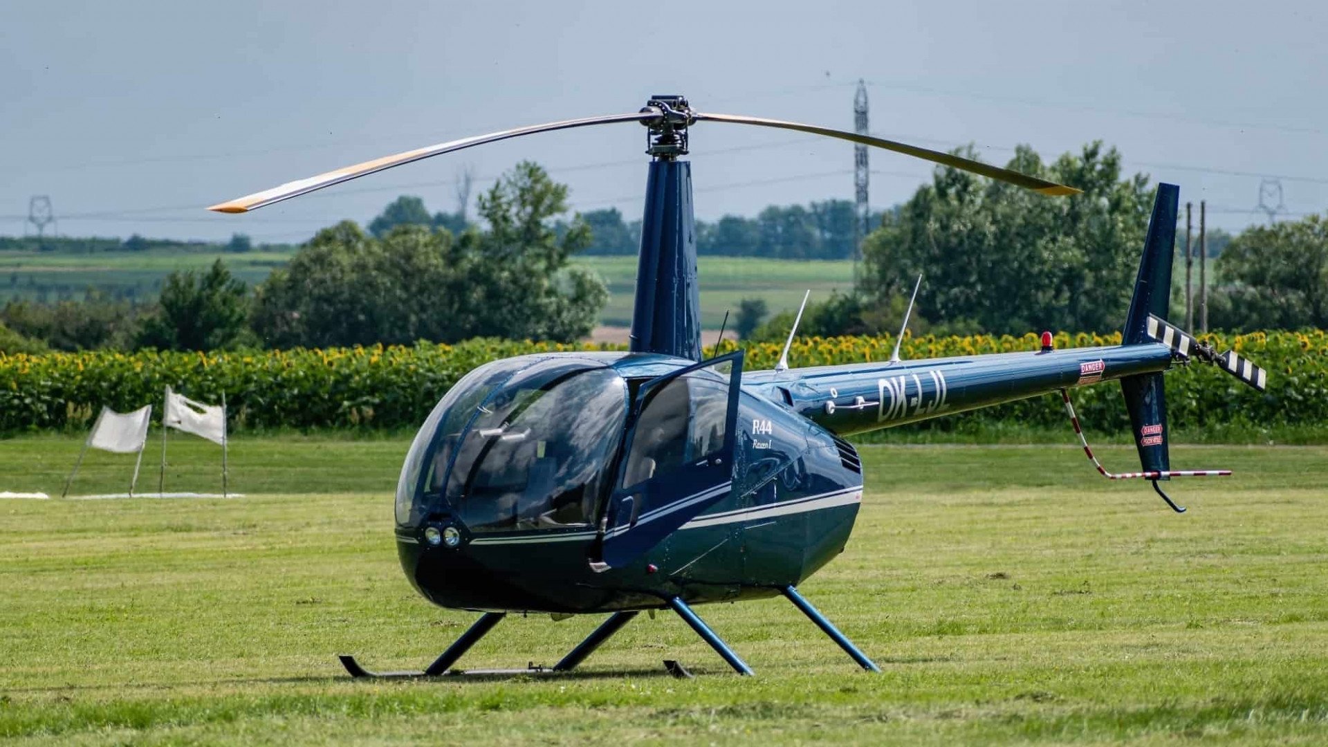 R44, modelo do helicóptero desaparecido - Reprodução