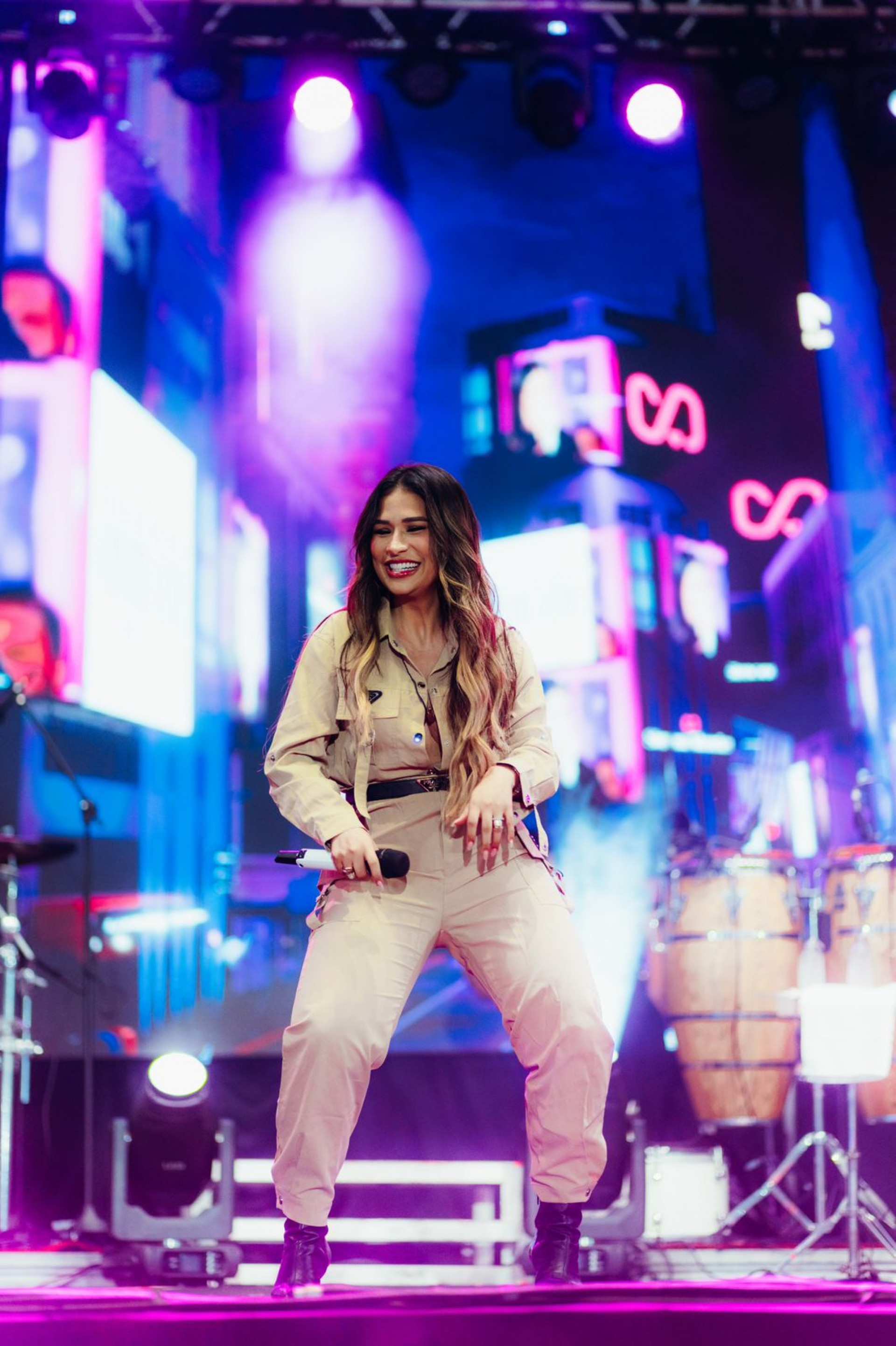 Público lota nova arena de eventos da Baixada em Duque de Caxias