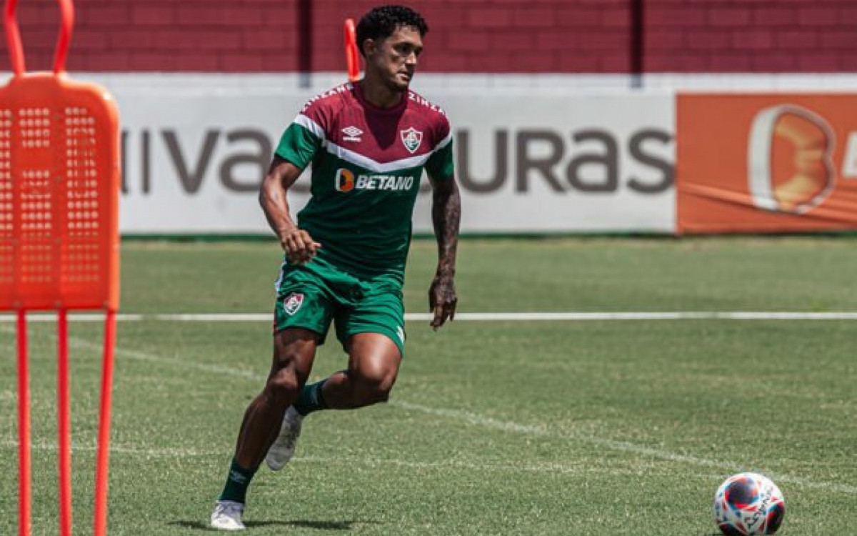 Após empréstimo, Cristiano se reapresenta ao Fluminense e inicia treinamentos