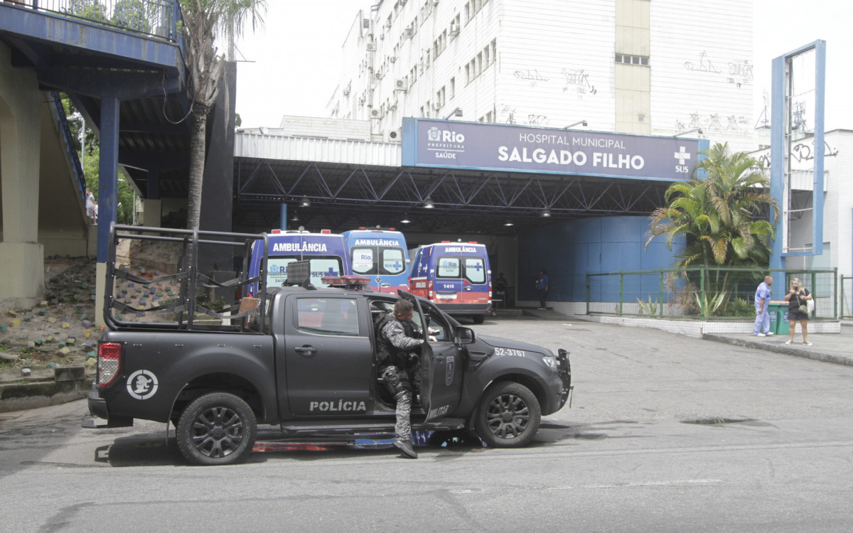 O homem ferido foi levado ao Hospital Municipal Salgado Filho, no M&eacute;ier