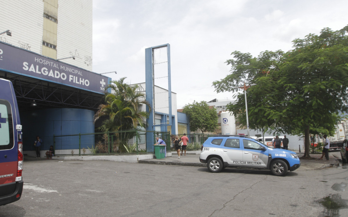 O homem ferido foi levado ao Hospital Municipal Salgado Filho, no M&eacute;ier
