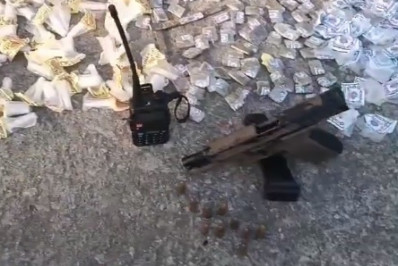 Dupla é presa com pistola e drogas na Coréia, em Mesquita