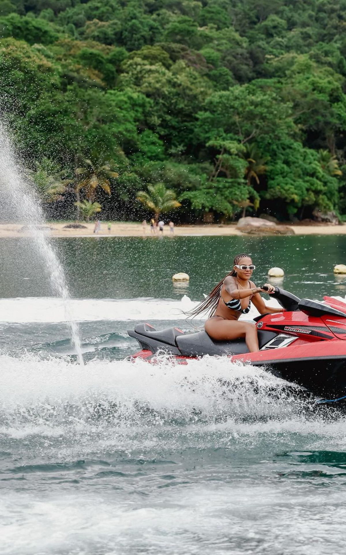 Ludmilla curte passeio de jet ski em Angra dos Reis - Reprodução/Instagram