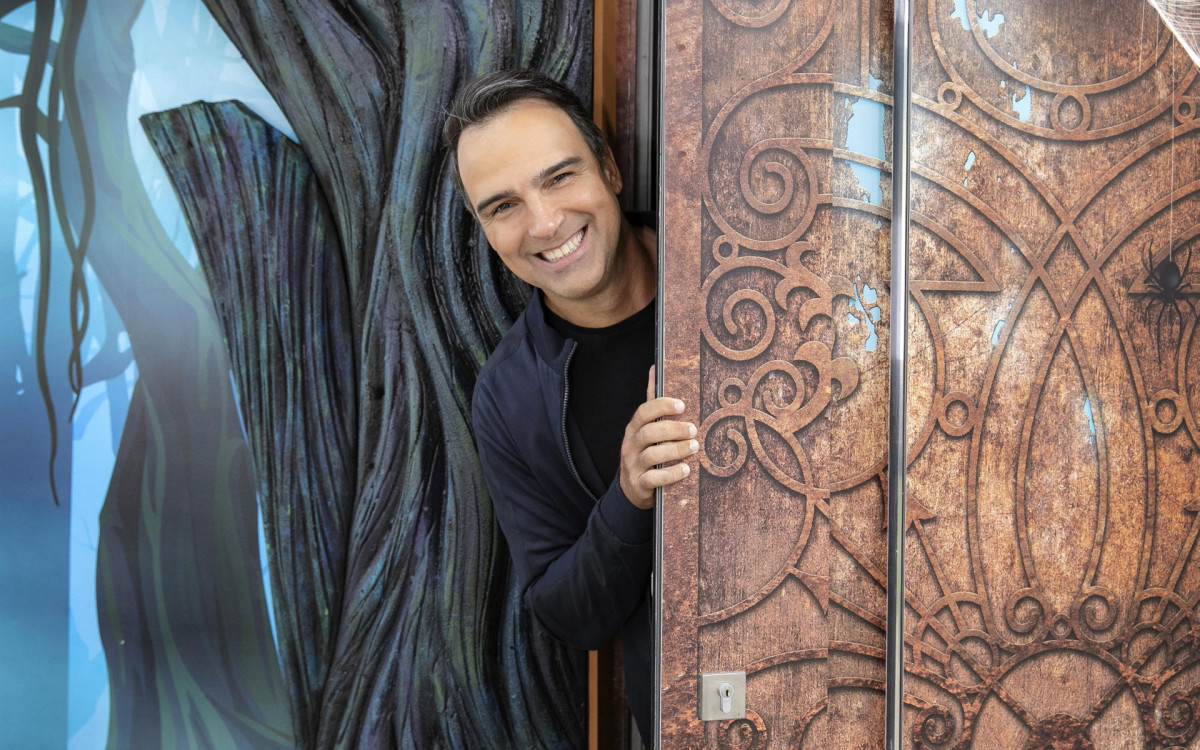 O apresentador Tadeu Schmidt segue à frente do 'BBB 24' pelo terceiro ano - Manoella Mello / TV Globo