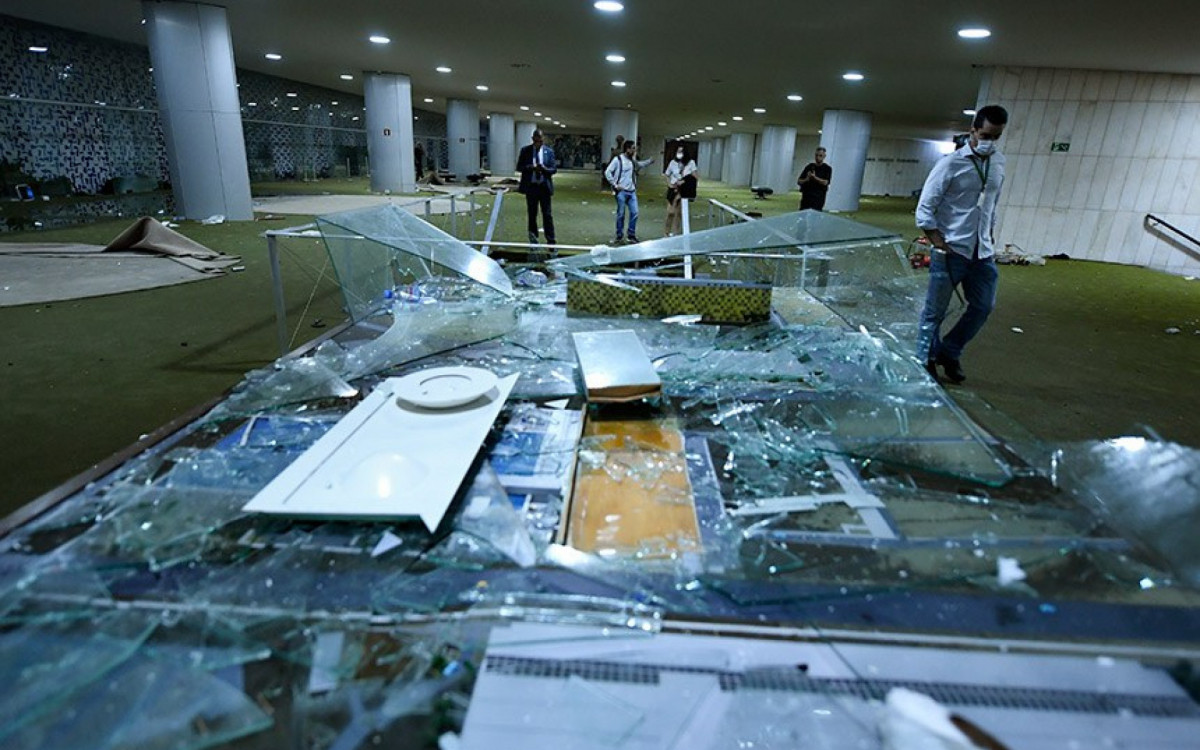 Senado Federal destruído pelos golpistas - Divulgação