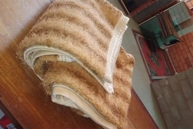 Homem devolve cobertor a hotel 30 anos depois e pede perdão: 'Éramos jovens e apaixonados'