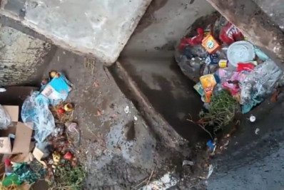 Secretaria Municipal de Drenagem Urbana e Conservação realiza trabalho de desobstrução de bueiros