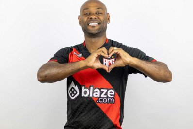 Clube da Série A anuncia a contratação de Vagner Love