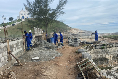 Construção da Praça Casa de Pedra avança em Saquarema