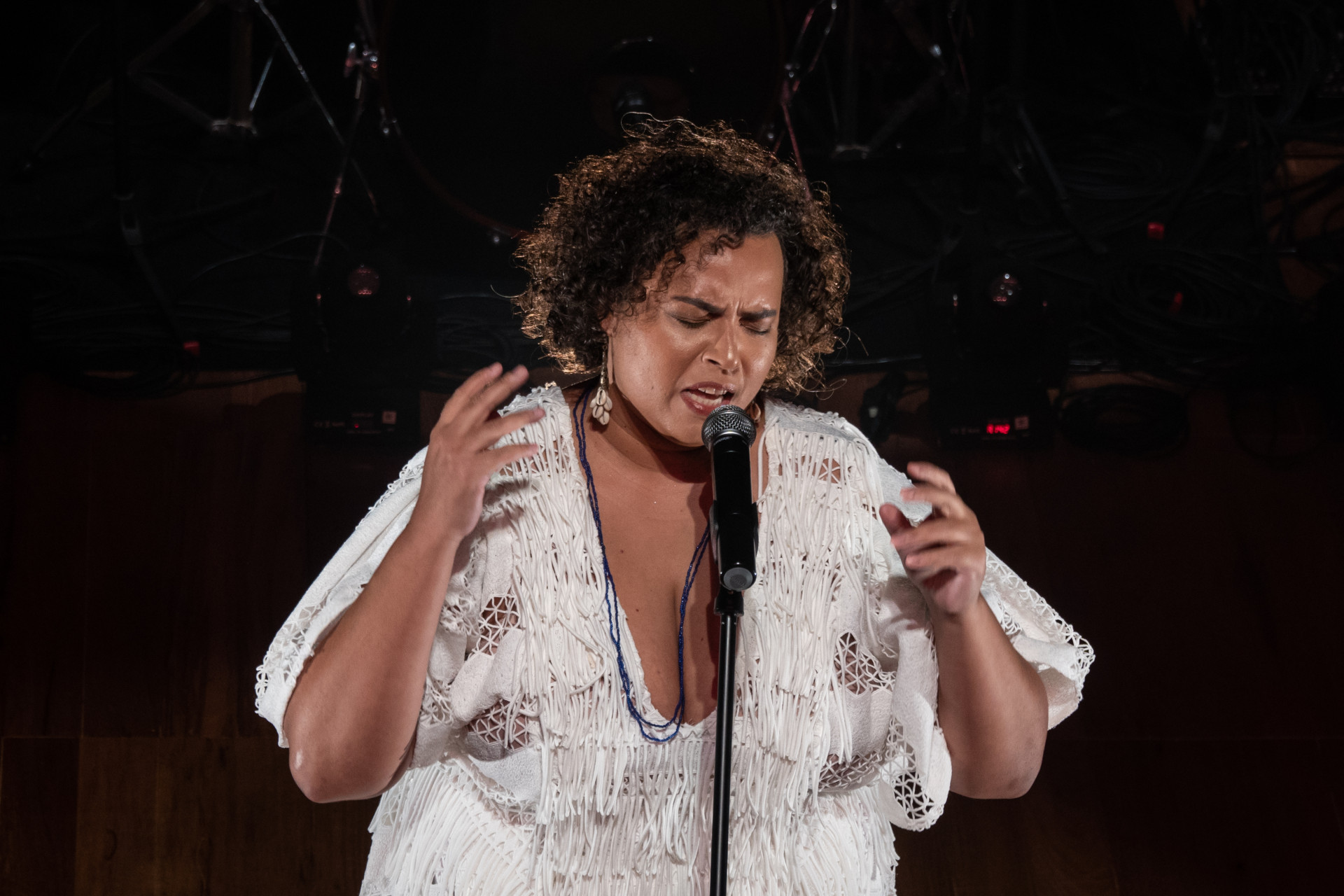 Show de Elisa Fernandes &eacute; a atra&ccedil;&atilde;o musical desse domingo (7) - Divulga&ccedil;&atilde;o