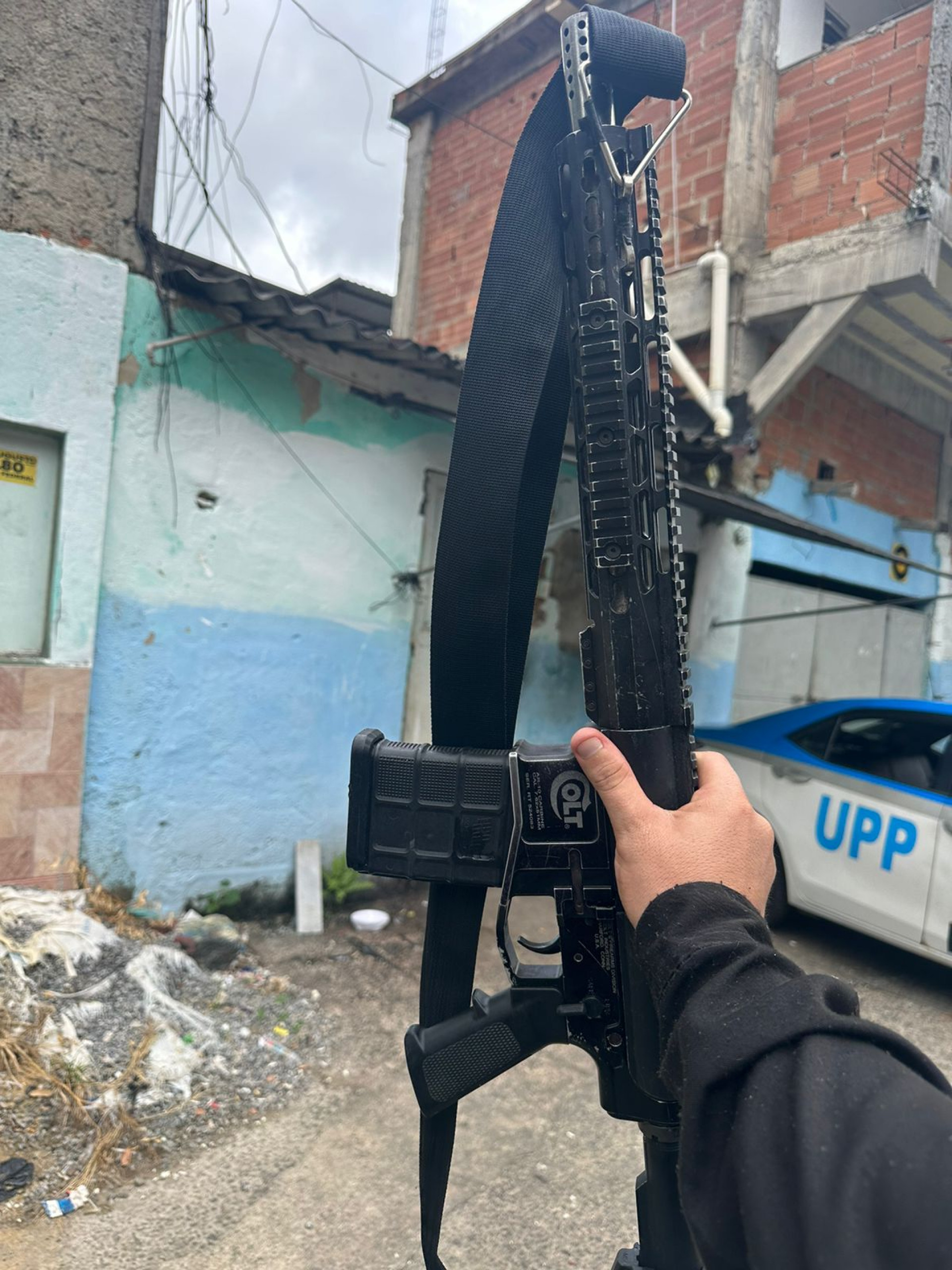 Polícia Militar apreendeu armas e drogas em ação no Morro dos Macacos