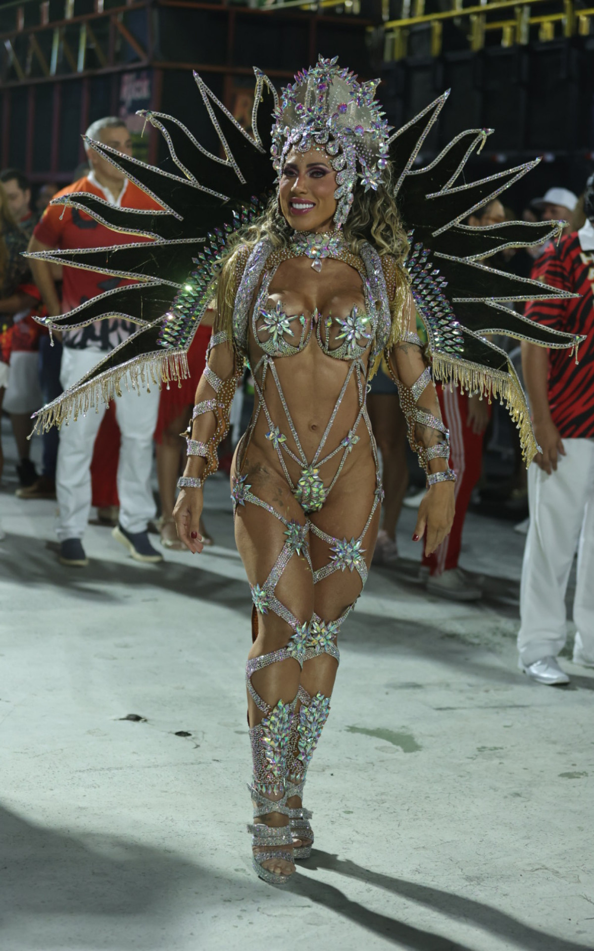 Tati Minerato, rainha de bateria da Porto da Pedra, durante ensaio técnico