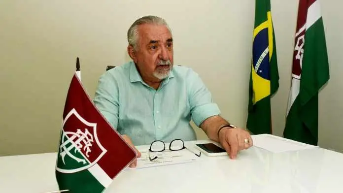 Diretor de futebol do Fluminense admite surpresa com demissão de Diniz na Seleção