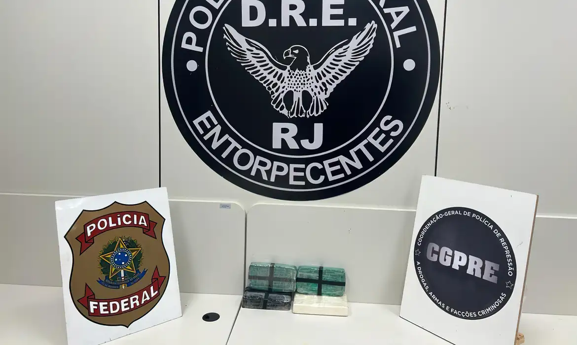 PF prende homem que transportava cocaína em rodoviária